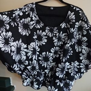 Black and White Flowery Summer Top XL